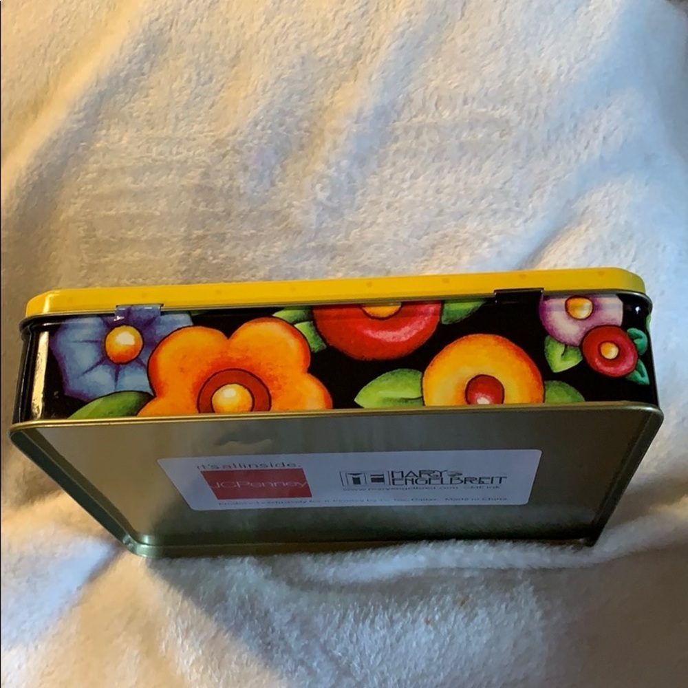 Vintage Mary Engelbreit “She Who Laughs Lasts” Tin - Picture 4 of 12
